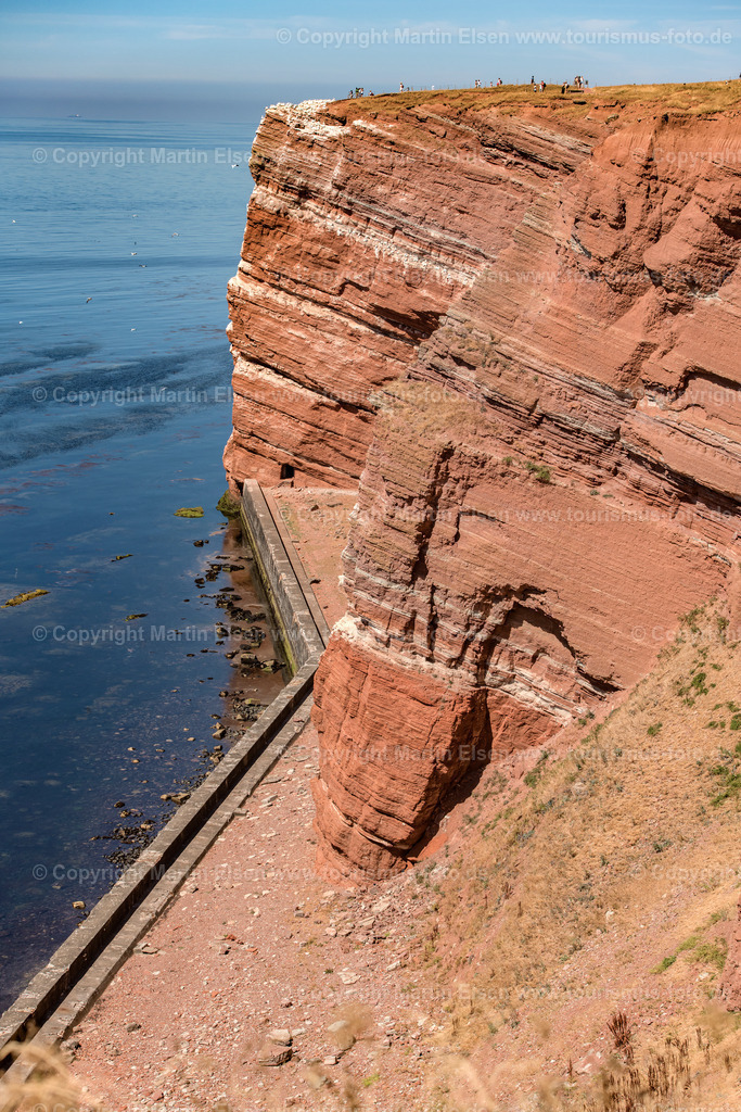 Helgoland_Bastölpel_ELS_8111030818 | Helgoland - Aufnahmedatum: 03.08.2018, Aufnahmehöhe:  m, Koordinaten:  - , Bildgröße: 5504 x  8256 Pixel - Copyright 2018 by Martin Elsen, Kontakt: Tel.: +49 157 74581206, E-Mail: info@schoenes-foto.deSchlagwörter:Schleswig-Holstein,Landkreis Pinneberg,Düne,Hochseeinsel,Börteboote,Meer,Küste,Halunder,Oberland,Unterland,Strand,Seehunde,Robben,Lange Anna,Felsen,Roter Felsen,Luftbild,Luftbilder,Bastölpel - Realisiert mit Pictrs.com