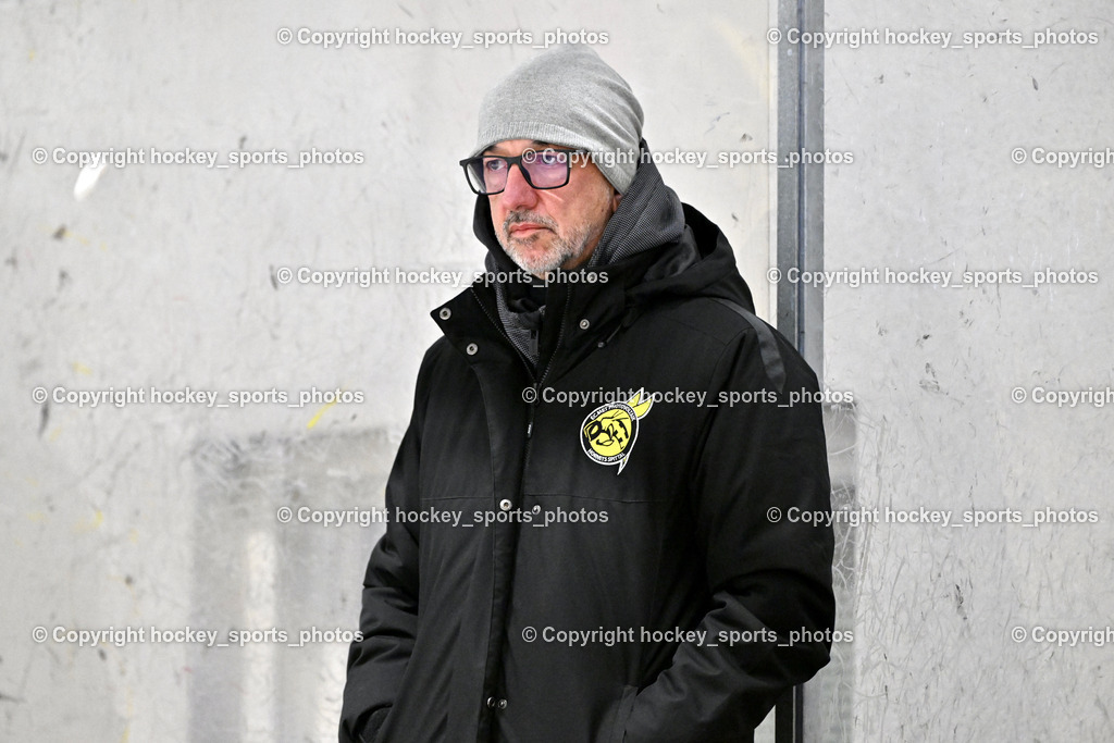MET PHOTOVOLTAIK HORNETS SPITTAL vs. 1. EHC ALTHOFEN | Headcoach EC Hornets Spittal Winkler Hans, MET PHOTOVOLTAIK HORNETS SPITTAL vs. 1. EHC ALTHOFEN, MET PHOTOVOLTAIK HORNETS SPITTAL vs. 1. EHC ALTHOFEN am 10.01.2026 in Spittal an der Drau (Eissportzentrum Spittal), Austria, (Photo by Bernd Stefan)