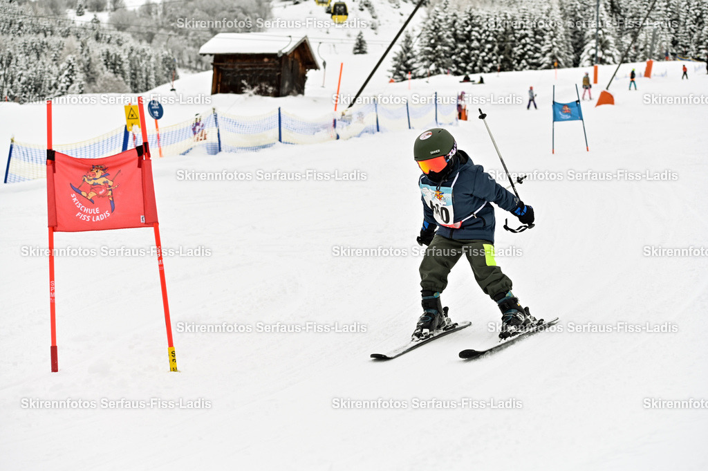 SRF_20.02.2026_0698 | Skirennfotos,Serfaus,Fiss,Ladis,Kinderskirennen,Winter,Tirol,Oberland,skirace,SFL,feelfree,weil wir's genießen,ski,Ski,skifahren,Sonnenplateau, - Realisiert mit Pictrs.com