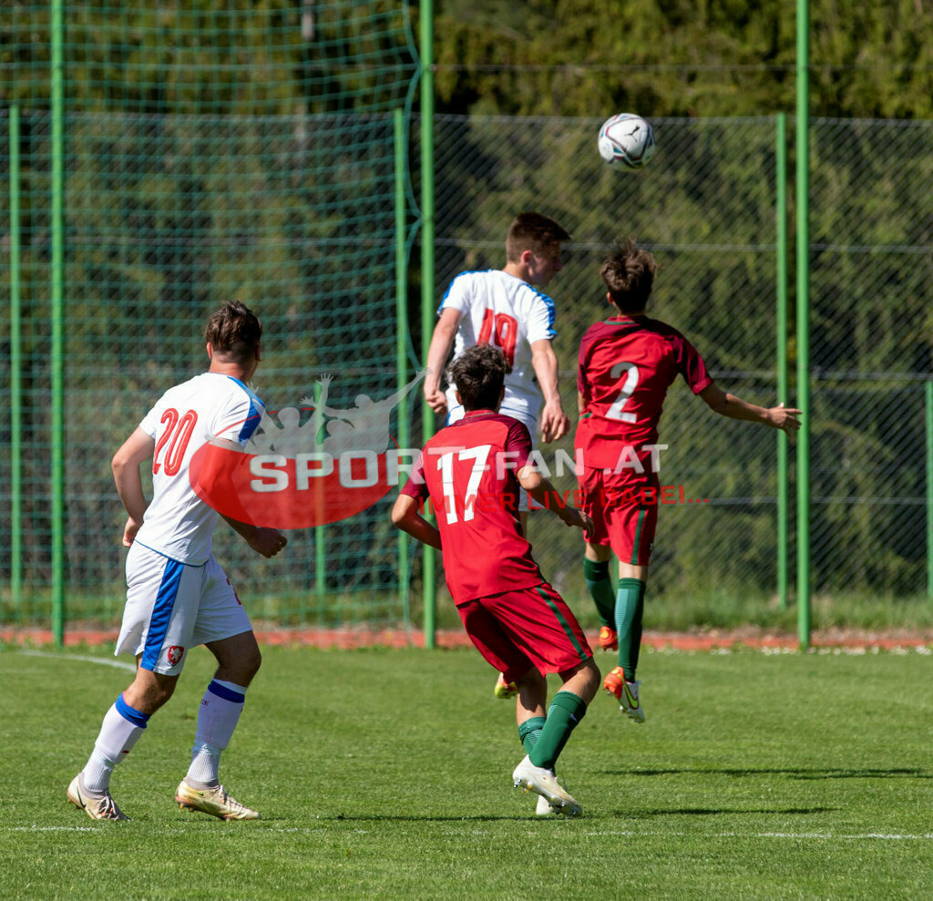 Portugal  U15 -Czech Republic U15 | MATYAS NECHVATAL (Czech Republic #20) AFONSO MEIRELES (Portugal #17) LUKAS MOUDRY (Czech Republic #19) EDGAR MOTA (Portugal #2) ; Portugal  U15 -Czech Republic U15 am 29.04.2022 in Arnoldstein
(Sportplatz), AUSTRIA, (Photo by Ernst Krawagner sport-fan.at) - Realisiert mit Pictrs.com