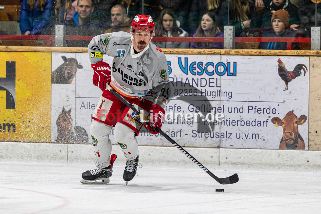 Halbfinale Spiel 1 TSV Peißenberg Miners vs TEV Miesbach | Eishockey Bayernliga Playoffs 2023/2024, Halbfinale Spiel 1 TSV Peißenberg Miners vs TEV Miesbach, 20240308,
Felix FEUERREITER (TEV 21) in Aktion,
2024-03-08 in Peißenberg (Eisstadion)
21 Felix FEUERREITER (TEV 21)
Copyright: WolfgangxLindner foto-lindner.de