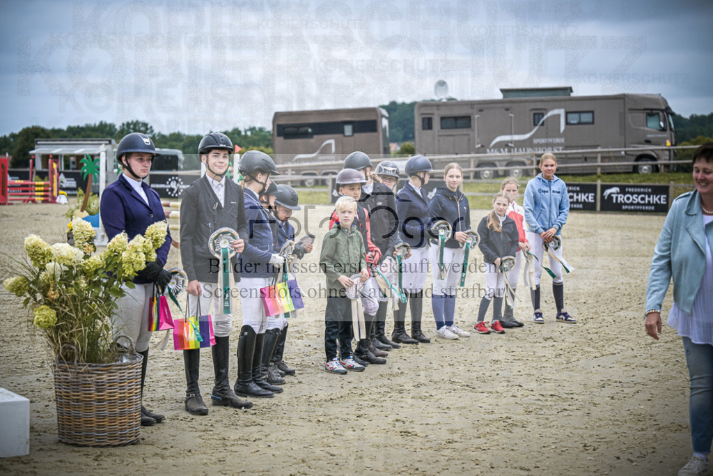 DOS_0091 | Entdecke hochwertige Reitturnierfotos von Foto Oger. Professionell, emotional und authentisch – jetzt Lieblingsmomente im Shop bestellen.Deutschlandweite Turnierfotografie. - Realisiert mit Pictrs.com