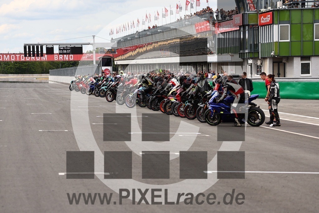 startendurance-20250830_07309 | Schöne Erinnerungen an spannende Momente - das festzuhalten ist unser Job. PIXELrace.de ist seit 2003 auf den Rennstrecken Europas unterwegs um die Action draußen beim Fahren und die wunderbare Stimmung imm Fahrerlager für euch einzufangen.