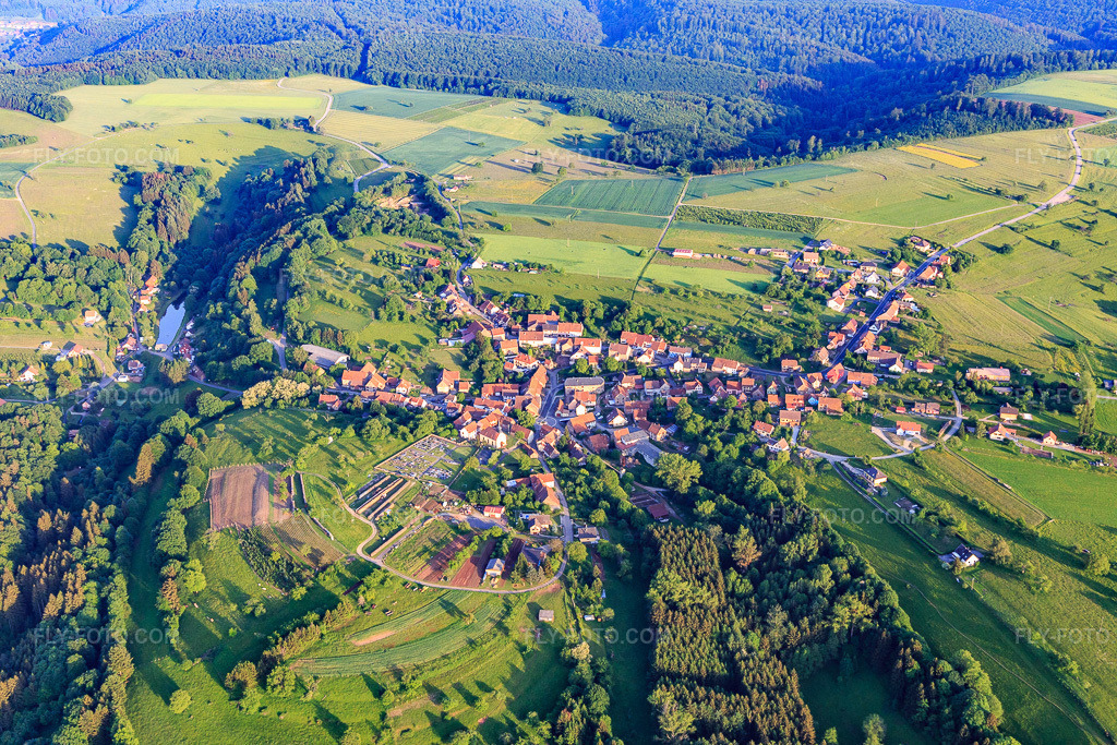 Aerial view: View of the town from the north in Volksberg in the state Bas-Rhin, France. – Photo: IMG_107280.jpg taken on 05/18/2018 by Werner Riehm/FLY-FOTO.com – Resolution of the original: 5472 x 3648 px