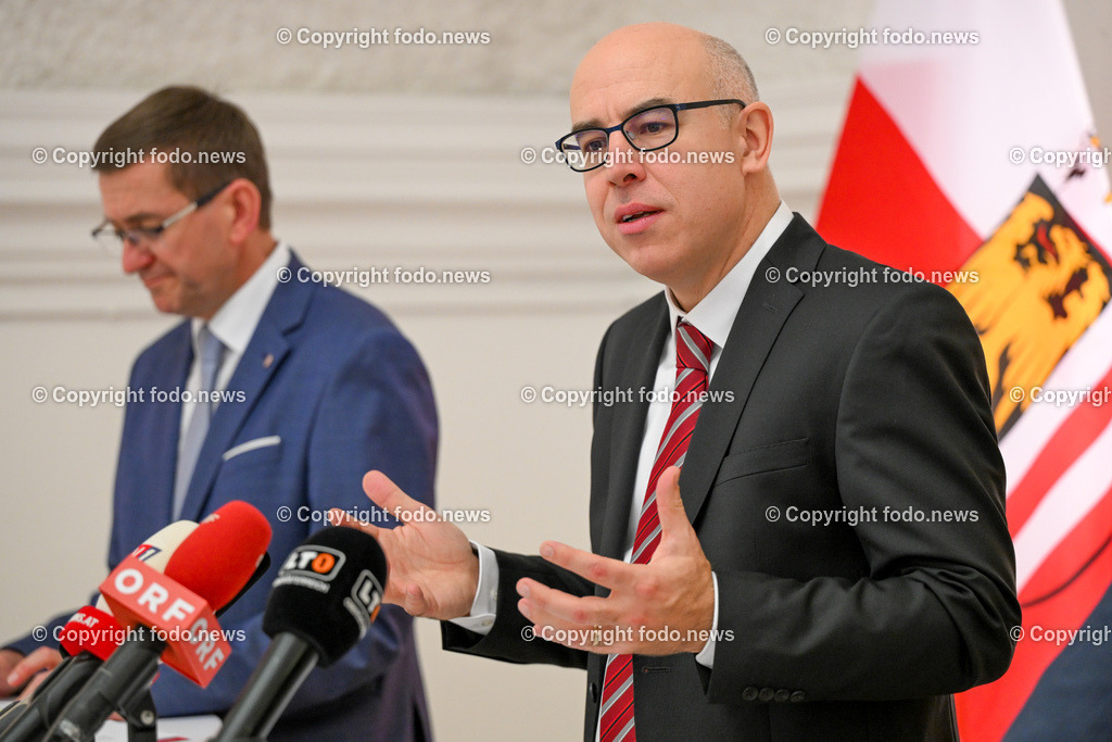 Pressekonferenz Land Ooe_ Stabilitaet der Lieferketten im Fokus_ 22.01.2024-27 | 22.01.2024, Linz, AUT, Pressekonferenz Land Ooe, Stabilitaet der Lieferketten im Fokus – aktuelle Analysen und Forschungsergebnisse und kuenftige Schwerpunkte im Bild Gabriel Felbermayr (Direktor Oesterreichisches Institut fuer Wirtschaftsforschung (WIFO) und Vizepraesident Supply Chain Intelligence Institute Austria (ASCII))