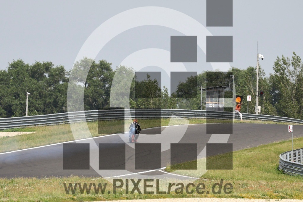 0727-20240621_10429 | Schöne Erinnerungen an spannende Momente - das festzuhalten ist unser Job. PIXELrace.de ist seit 2003 auf den Rennstrecken Europas unterwegs um die Action draußen beim Fahren und die wunderbare Stimmung imm Fahrerlager für euch einzufangen.