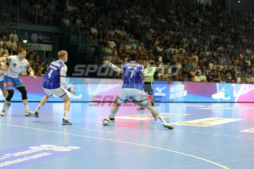 VFL Gummersbach -  FrischAuf Göppingen | Julian Köster verteidigt -  - © Sportfoto-Sale (MK) - Realisiert mit Pictrs.com