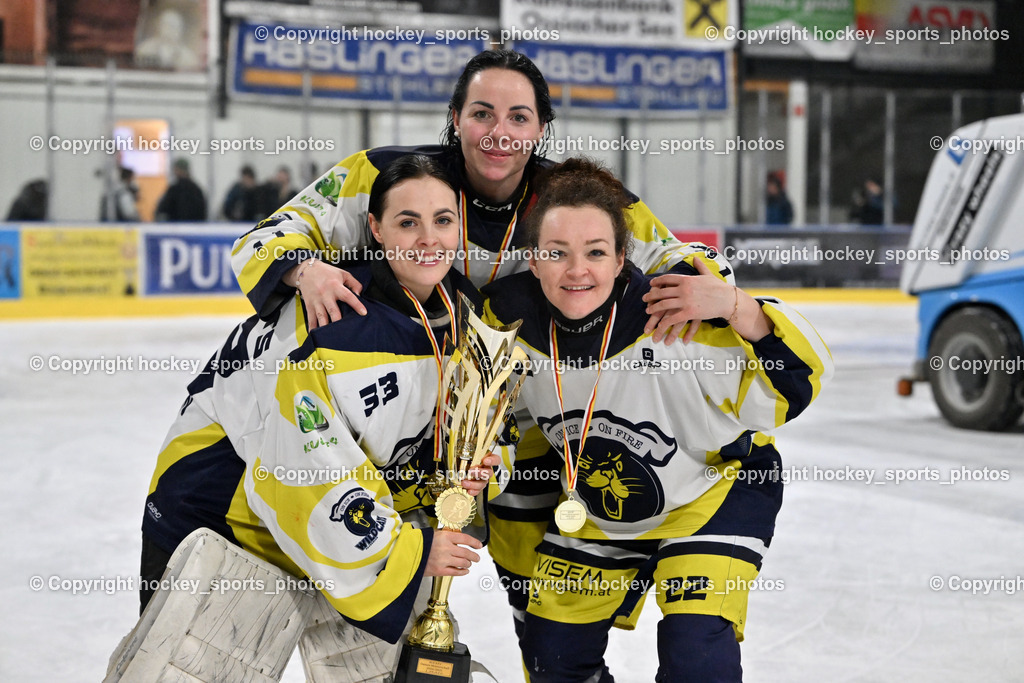 WILDCATS PATERNION & Lady Hawks Siegerehrung-Meisterfeier | #33 Oberauner Marianne Wildcats Paternion, #11 Tschernutter Lara WILDCATS PATERNION, #22 Oberrauner Franziska WILDCATS PATERNION, WILDCATS PATERNION &amp; Lady Hawks Siegerehrung-Meisterfeier, WILDCATS PATERNION &amp; Lady Hawks Siegerehrung-Meisterfeier am 12.03.2025 in Steindorf (Ossiachersee Halle), Austria, (Photo by Bernd Stefan)