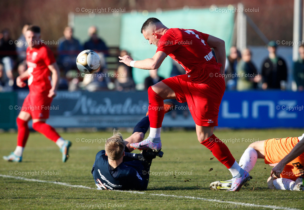 A_LUI_18032023_20 | SPORT,FUSSBALL,LT1 OOE LIGA ASKOE OEDT-SPG WALLERN/ST.MARIENKIRCHNEN 18.03.2023 IM BILD: NENAD VIDACKOVIC (OEDT) UND TORHUETER DANIEL ZACH (SPGWALLERN) FOTO:FOTOLUI