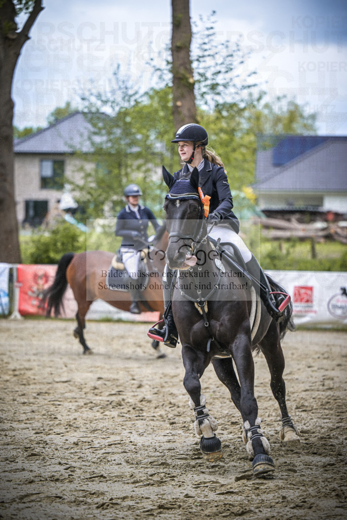 DOS_5493 | Entdecke hochwertige Reitturnierfotos von Foto Oger. Professionell, emotional und authentisch – jetzt Lieblingsmomente im Shop bestellen.Deutschlandweite Turnierfotografie. - Realisiert mit Pictrs.com