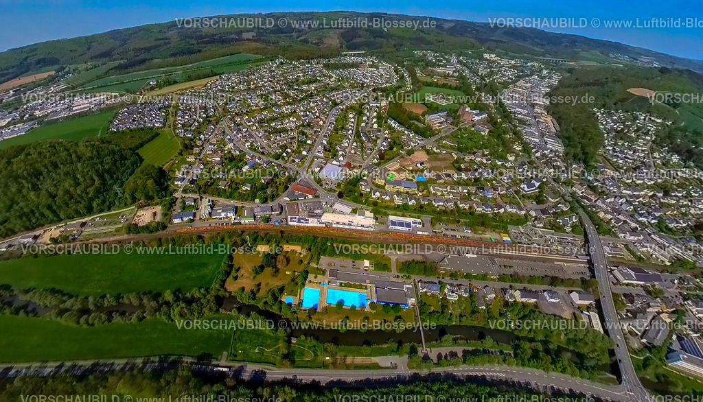 Meschede240590353Mitte_ArnsbergerStrasse | Luftbild, Wohngebiet Ortsansicht Arnsberger Straße, Hallenbad und Freibad, Erdkugel, Fisheye Aufnahme, Fischaugen Aufnahme, 360 Grad Aufnahme, tiny world, little planet, fisheye Bild, Meschede-Stadt, Meschede, Sauerland, Nordrhein-Westfalen, Deutschland