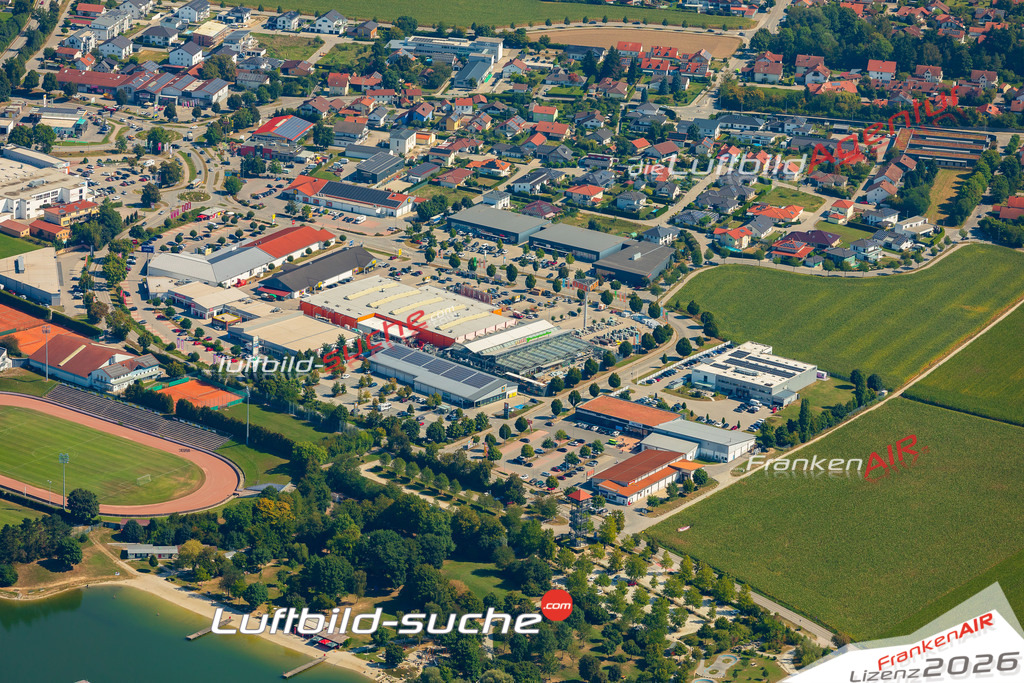Luftaufnahme von  Pocking - Die Luftaufnahme wurde 2025 vom UL-Flugzeug heraus erstellt ( keine Drohne ) - Hochauflösende Luftaufnahme - für professionelle Ausdrucke geeignet. Die Geschenkidee !Mit Lizenz und Bildrechte bestellbar