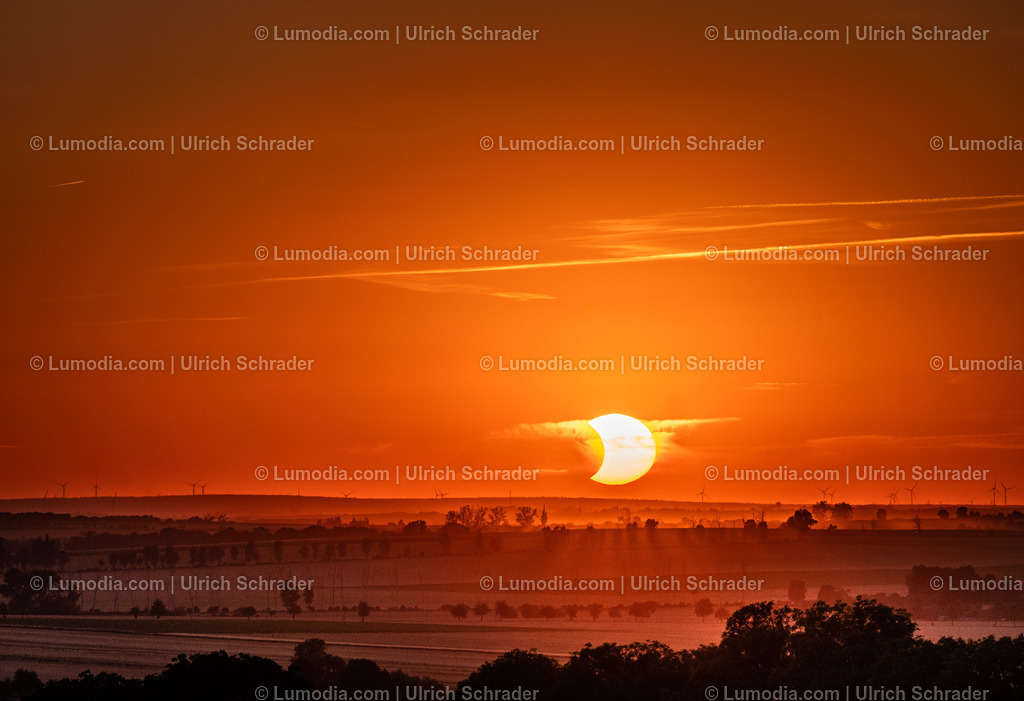 10049-14171 - Sonnenfinsternis am Huy | Stockfoto und Bilderpool mit Bildmaterial aus Deutschland, dem Harz, Halberstadt, Quedlinburg, Wernigerode und weltweit. Qualitativ hochwertige und professionelle Fotos anschauen und kaufen. - Realisiert mit Pictrs.com
