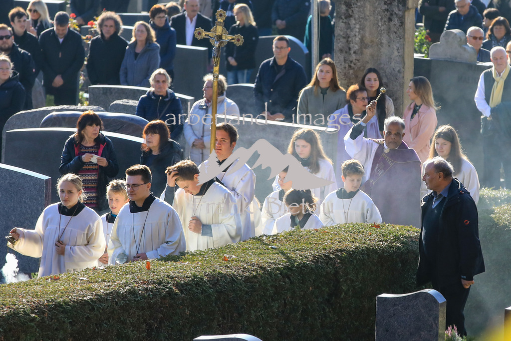 OE7A7612 | Gräbersegnung durch Pfarrvikar Pater Antu Koyikkara