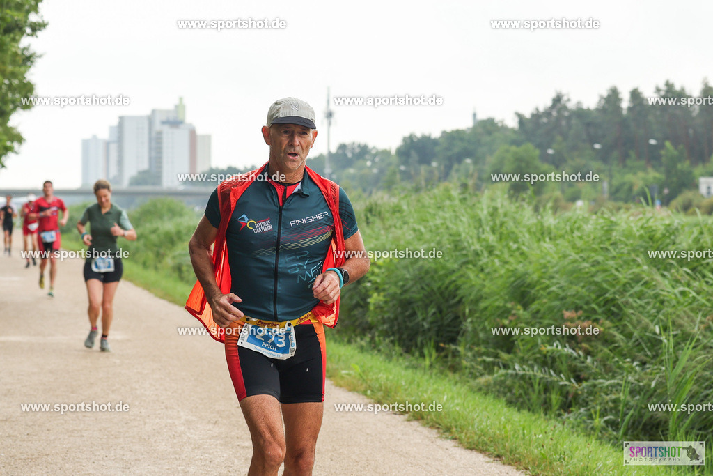 LUR_1765 | 34. M-net Erlanger Triathlon 2025 #erlangertriathlon  #mnettriathlon2025 #mnettriathlon #team #olympischedistanz #mitteldistanz #triathlon #maindonaukanal  #erlangertriathlon2025 #yourpictrs #tv1848 #tv1848erlangen  #triathlonbayern #sportinerlangen #demsportverbunden #sportshot_your_pictrs Copyright: www.sportshot.de