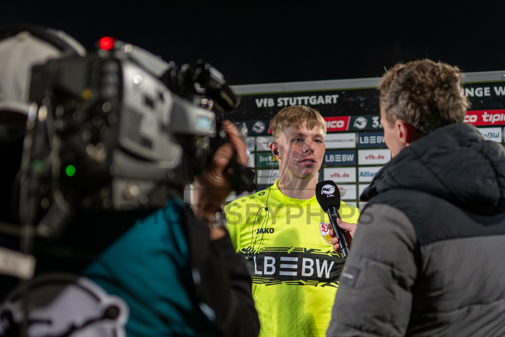 VfB Stuttgart II vs. FC Energie Cottbus, Fussball, 3.Liga, 27. Spieltag, Saison 2025/2026, 03.03.2026 | Florian Pascal Hellstern (VfB Stuttgart II, #01),VfB Stuttgart II vs. FC Energie Cottbus, Fussball, 3.Liga, 27. Spieltag, Saison 2025/2026, 03.03.2026Foto: photosbyphips/Philip Ziegler