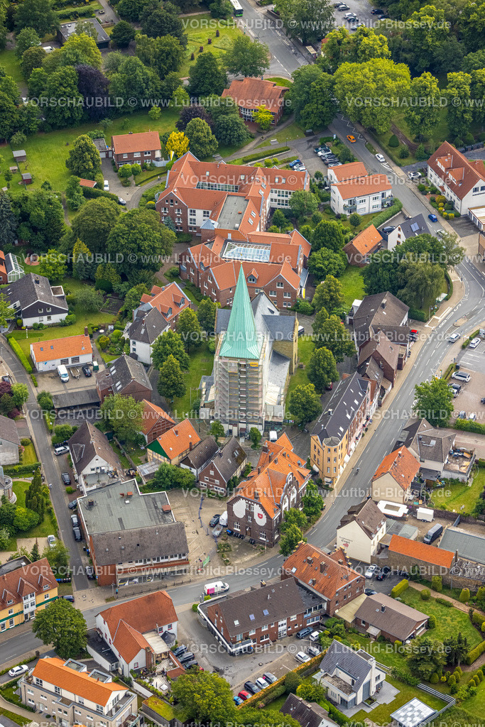 Hamm220602352 | Luftbild, Kirchturm Renovierung  der kath. Kirche St. Regina, Rhynern, Hamm, Ruhrgebiet, Nordrhein-Westfalen, Deutschland