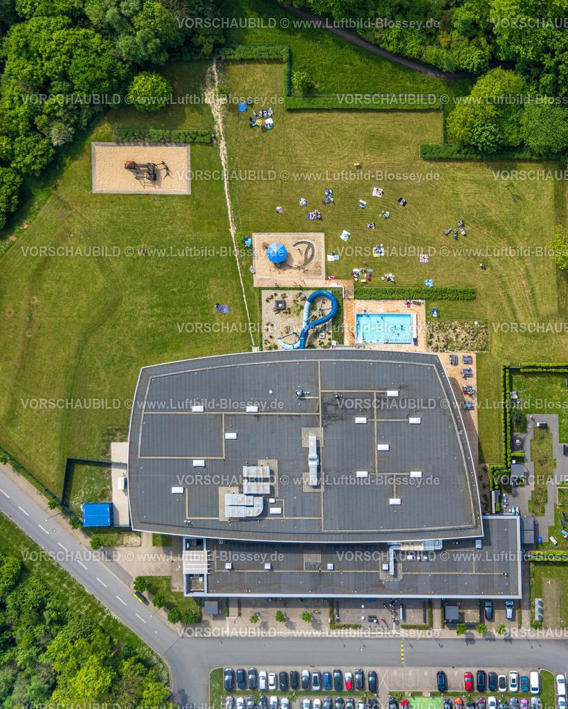 Herne240500514 | Luftbild, Wananas Sportbad und Erlebnisbad, Schwimmbad Freibad mit Wasserrutsche und Liegewiese, Kinderspielplatz mit Sonnenschirm, Baukau-West, Herne, Ruhrgebiet, Nordrhein-Westfalen, Deutschland