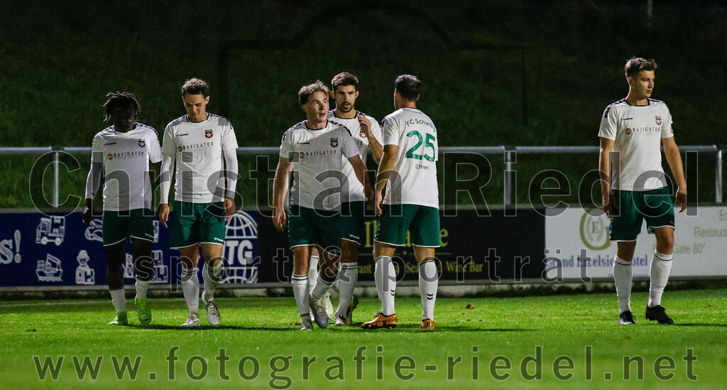 2023-10-13_044_FC_Schwaig_gegen_TSV_Ampfing | Oberding, Deutschland, 13.10.2023:
Fußball, Landesliga Südost 2023 / 2024, 16. Spieltag, FC Schwaig gegen TSV Ampfing, Endergebnis: 3:2

Jubel nach dem 1:0 durch Simon Georgakos (FC Schwaig, #26), Bilal Ibrahim (FC Schwaig, #6), Vincent Sommer (FC Schwaig, #10), Simon Georgakos (FC Schwaig, #26), Mirza Idrizovic (FC Schwaig, #25), Raffael Ascher (FC Schwaig, #9)

Foto: Christian Riedel / fotografie-riedel.net