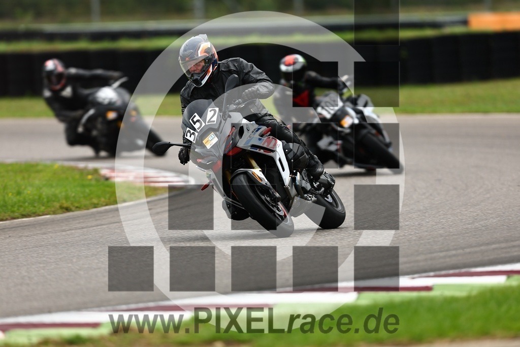 0352-20250903_00565 | Schöne Erinnerungen an spannende Momente - das festzuhalten ist unser Job. PIXELrace.de ist seit 2003 auf den Rennstrecken Europas unterwegs um die Action draußen beim Fahren und die wunderbare Stimmung imm Fahrerlager für euch einzufangen.