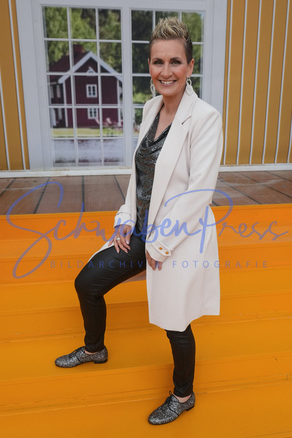 060823Ho4548 | Geraldine Olivier - Immer wieder sonntags


Die 10. Staffel der beliebten Sonntags Fernseh Show war von viel Regen begleitet. Ein Musikmix sorgte fuer Unterhaltung. 

Deutschland, Rust, Europapark Wasserwelt Rulantika, 06.08.2023