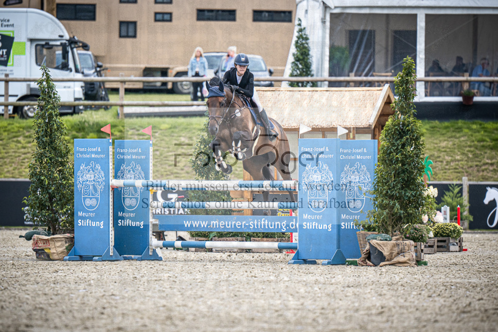 DOS_4766 | Entdecke hochwertige Reitturnierfotos von Foto Oger. Professionell, emotional und authentisch – jetzt Lieblingsmomente im Shop bestellen.Deutschlandweite Turnierfotografie. - Realisiert mit Pictrs.com
