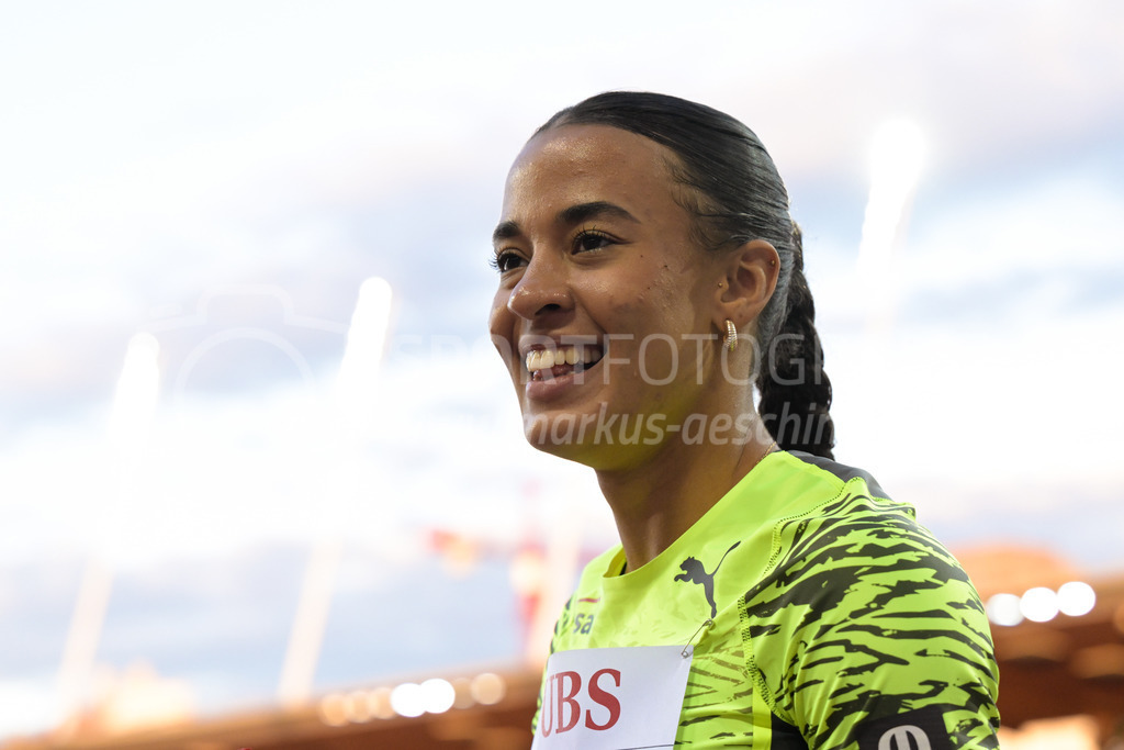 Leichtathletik: Weltklasse Zürich | 08.09.2022, Zürich, Letzigrund, Leichtathletik: Weltklasse Zürich, KAMBUNDJI Ditaji (SUI) nach dem 100m-Hürdenlauf der Frauen. - Realisiert mit Pictrs.com