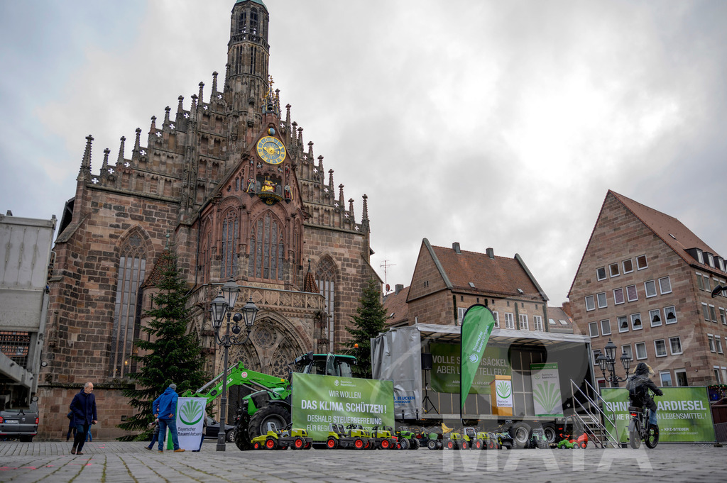 _DWI0327 | Bauerndemo gegen Agrarpolitik der Bundesregierung  auf dem Straße Obstmarkt und Hauptmarkt . Nürnberg, 08.01.2024 - Realisiert mit Pictrs.com