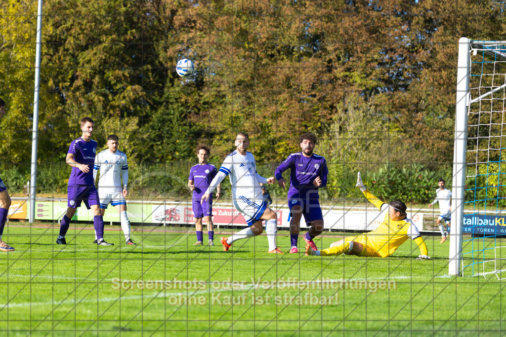 20261010_161115_0354_(c)_by_PhotoPeet | #,1.FC Eislingen (weiß) vs. TSV Bernhausen (lila), Fussball, Landesliga 2 - wfv, 11. Spieltag, Saison 2026/2027, Rasenplatz, Eichbachstation, Haldenstraße, 73054 Eislingen, 10.10.2026 - 15:30 Uhr,Foto: PhotoPeet / Sport- &amp; Eventfotografie / Peter Harich