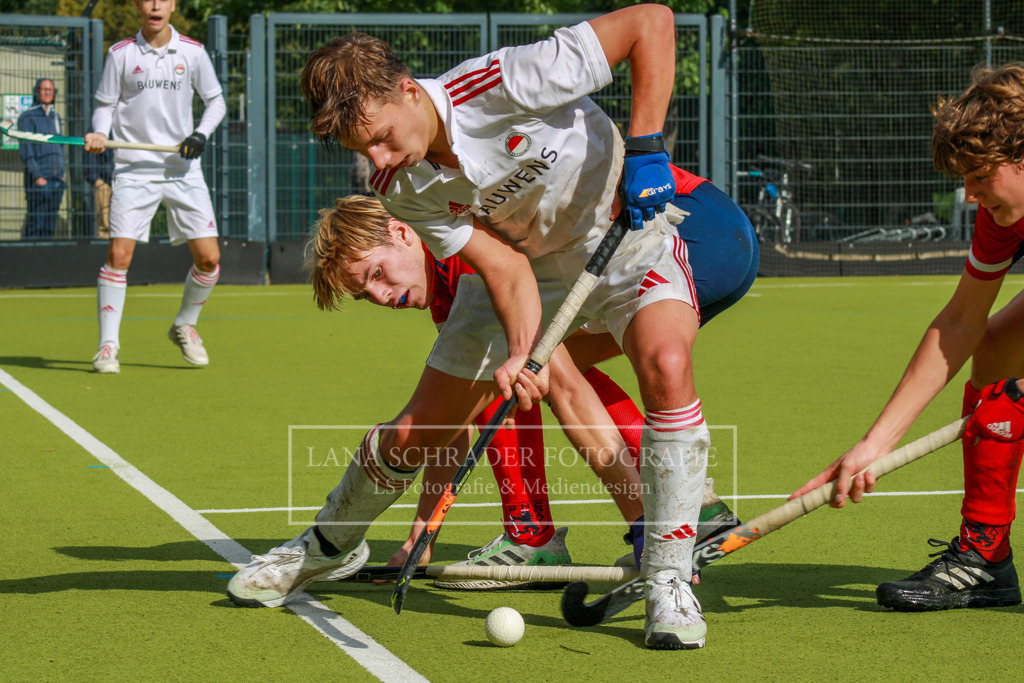 MU16 2. HF Westdeutsche Meisterschaft  Rot-Weiß Köln - Düsseldorfer HC 07.10.23 Gladbach-49 | lanaschraderfotografie - Realizado com Pictrs.com