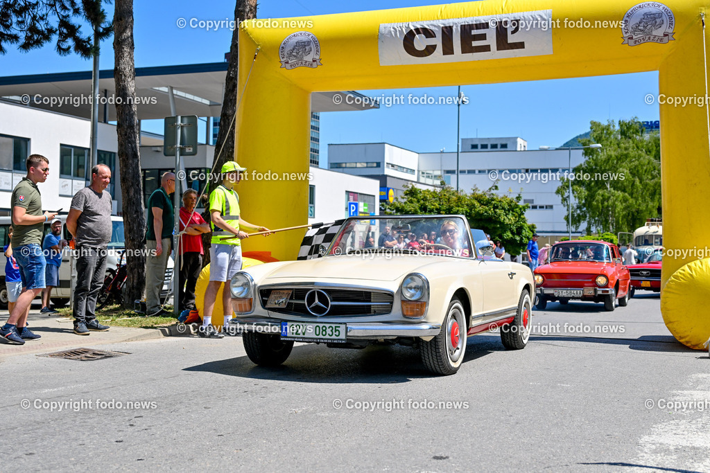 Slowakei_ Povazska Bystrica_ Veteran Tour Manin_ 14.06.2025-238 | 14.06.2025, Slowakei, SVK, Trenciansky kraj, Povazska Bystrica, im Bild Oldtimer Klub, Historische Fahrzeuge, Veteran Tour Manin, Auto, Alt, Besucher, Menschen, Feature, Symbolbild