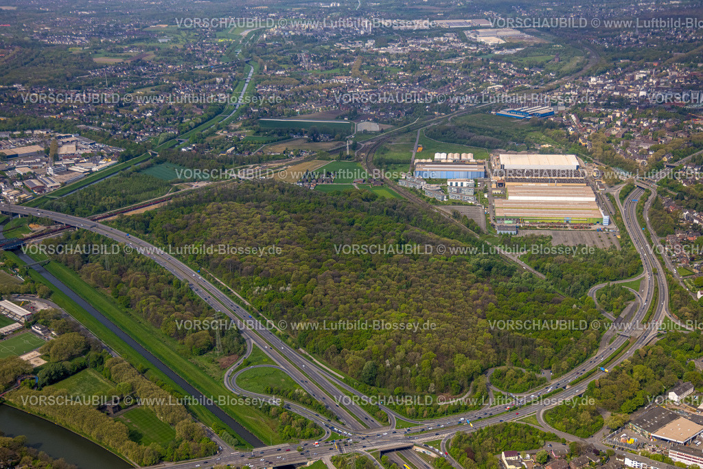 Oberhausen240401263 | Luftbild, MAN Energy Solutions Werksgelände Baustelle mit Neubau an der Steinbrinkstraße und freie Wiesenfläche mit Waldgebiet, Fernsicht, Sterkrade Mitte, Oberhausen, Ruhrgebiet, Nordrhein-Westfalen, Deutschland
