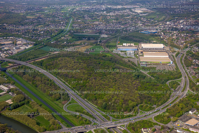 Oberhausen240401263 | Luftbild, MAN Energy Solutions Werksgelände Baustelle mit Neubau an der Steinbrinkstraße und freie Wiesenfläche mit Waldgebiet, Fernsicht, Sterkrade Mitte, Oberhausen, Ruhrgebiet, Nordrhein-Westfalen, Deutschland