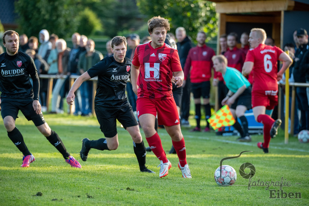 TV Metjendorf-SVE Wiefelstede | Kreisliga Herren;TV Metjendorf (rot)-SVE Wiefelstede (schwarz) am 08.08.2023; in Metjendorf (Sportanlage Metjendorf), Photo: Philip Eiben 2023 - Realisiert mit Pictrs.com