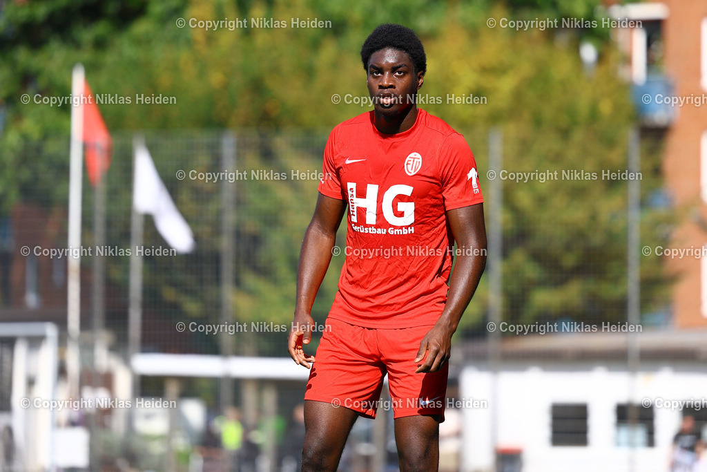 NH_Teutonia05_EimsbüttelerTV_OberligaHamburg_20092025 | #5 Farid Maboa Dibamba (Eimsbütteler TV)Fußball I Herren I Gamesright Oberliga Hamburg I Saison 2025-2026  I 9. Spieltag I Teutonia 05 - Eimsbütteler TV I 20.09.2025 I Sportplatz Kreuzkirche