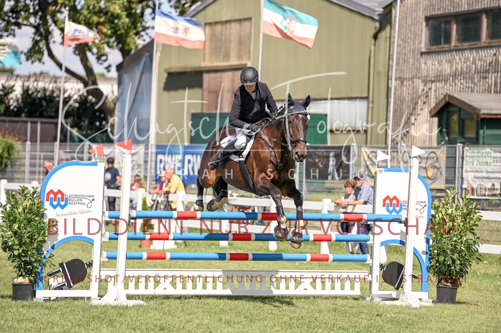 Schugtsche-Düren.2024-09.Springprf.L-112 | Schugtsche Fotografie - Realisiert mit Pictrs.com