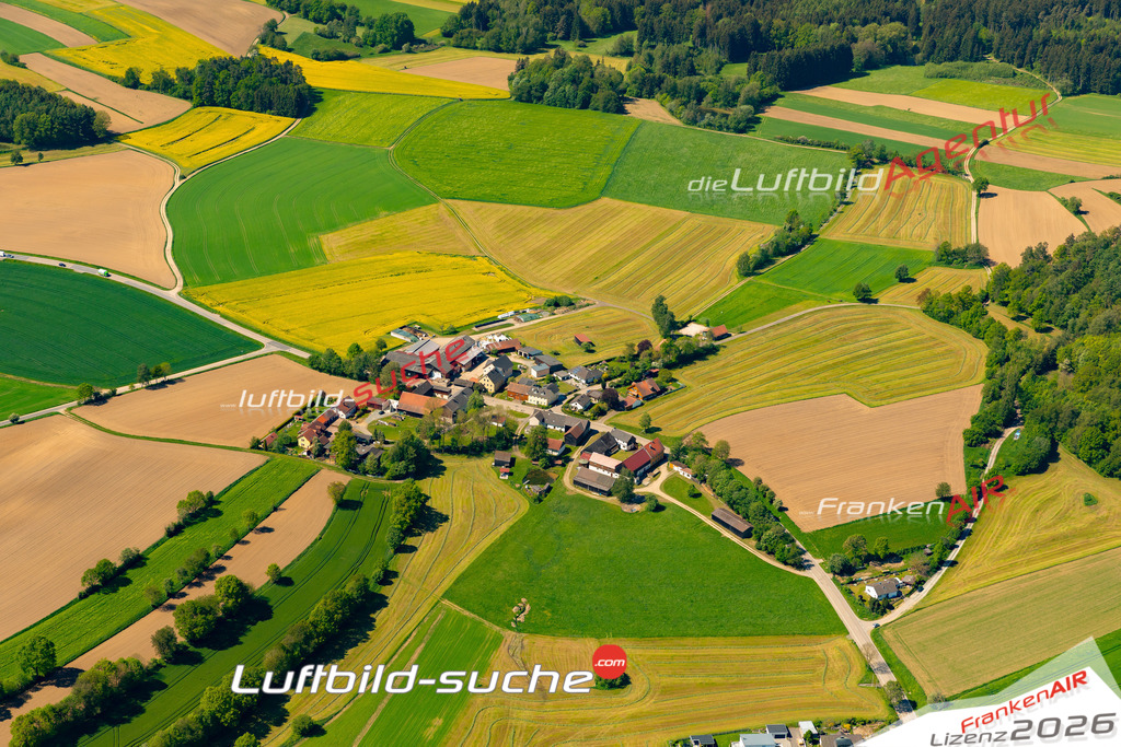 Das Luftbild zeigt : Boxdorf Floß - Die Luftaufnahme wurde 2024 vom UL-Flugzeug aus erstellt ( keine Drohne ) - Hochauflösende Luftaufnahme - Für grossformatige Ausdrucke geeignet. Die Geschenkidee !Mit Lizenz und Bildrechte bestellbar