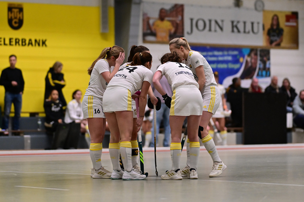 Hockey I Frauen I Saison 2025-2026 I Bundesliga I 9. Spieltag I Harvestehuder THC - UHC Hamburg | Der Sportfotograf. - Realisiert mit Pictrs.com