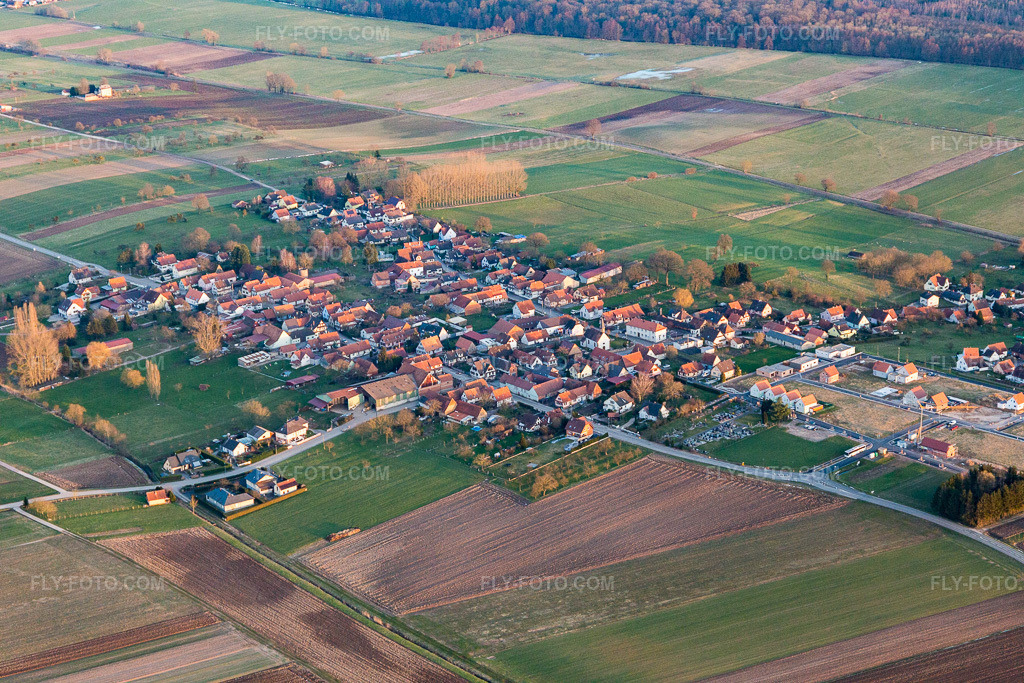 Aerial view: View of the town in Betschdorf in the state Bas-Rhin, France.Photo: IMG_105002.jpg taken on 03/21/2018 by Werner Riehm/FLY-FOTO.comResolution of the original: 5472 x 3648 px