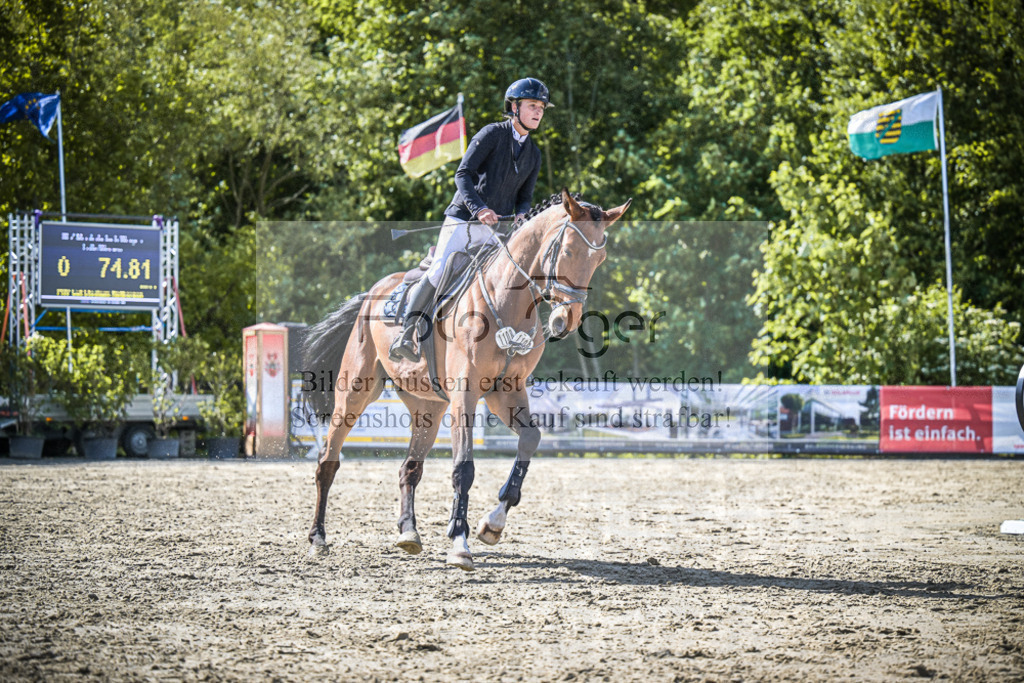 DOS_9225 | Entdecke hochwertige Reitturnierfotos von Foto Oger. Professionell, emotional und authentisch – jetzt Lieblingsmomente im Shop bestellen.Deutschlandweite Turnierfotografie. - Realisiert mit Pictrs.com