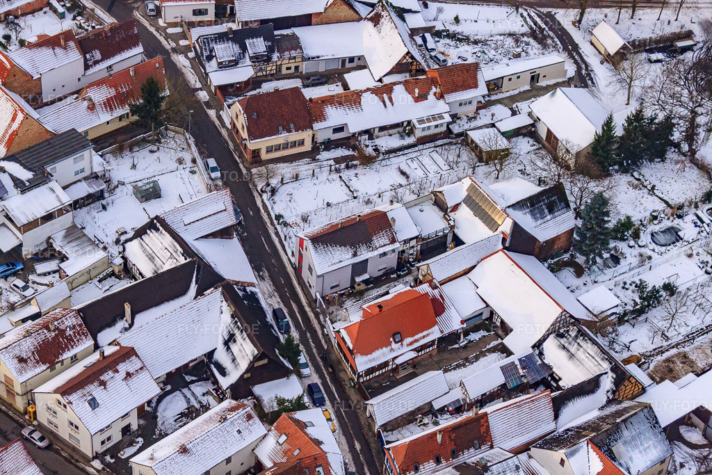 Luftbild: Raiffeisenstraße bei Schnee in Winden im Bundesland Rheinland-Pfalz in Deutschland. Foto: IMG_23747.jpg vom 16.01.2010 durch Werner Riehm/FLY-FOTO.de