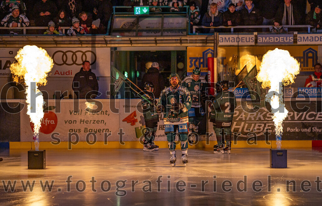 2026-01-09_012_TSV_Erding_gegen_Stuttgart_Rebels | Erding, Deutschland, 09.01.2026:Eishockey, Oberliga Süd 2025 / 2026, 35. Spieltag, TSV Erding gegen Stuttgart Rebels, Endergebnis: Philipp Michl (Erding Gladiators, #77)Foto: Christian Riedel / fotografie-riedel.net