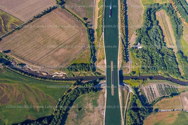 Olfen220805670Lippe | Luftbild, Kanalbrücke Lippe Neue Fahrt, Dortmund-Ems-Kanal, Binnenschifffahrt, NSG Lippeaue, Fluss- und Auenentwicklung der Lippe Vogelsang, Renaturierung, Stadtgrenze Olfen-Datteln, Olfen-Kirchspiel, Olfen, Ruhrgebiet, Nordrhein-Westfalen, Deutschland