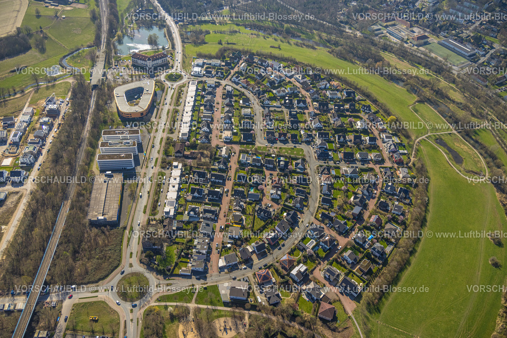 Duisburg240303005 | Luftbild, Wohngebiet Angerbogen, Am Alten Angerbach, halbkreisförmige Neubau-Wohnsiedlung, Baustelle, Huckingen, Duisburg, Ruhrgebiet, Nordrhein-Westfalen, Deutschland, Duisburg-S