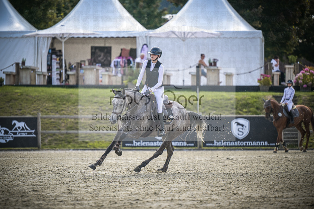 DOS_8055 | Entdecke hochwertige Reitturnierfotos von Foto Oger. Professionell, emotional und authentisch – jetzt Lieblingsmomente im Shop bestellen.Deutschlandweite Turnierfotografie. - Realisiert mit Pictrs.com