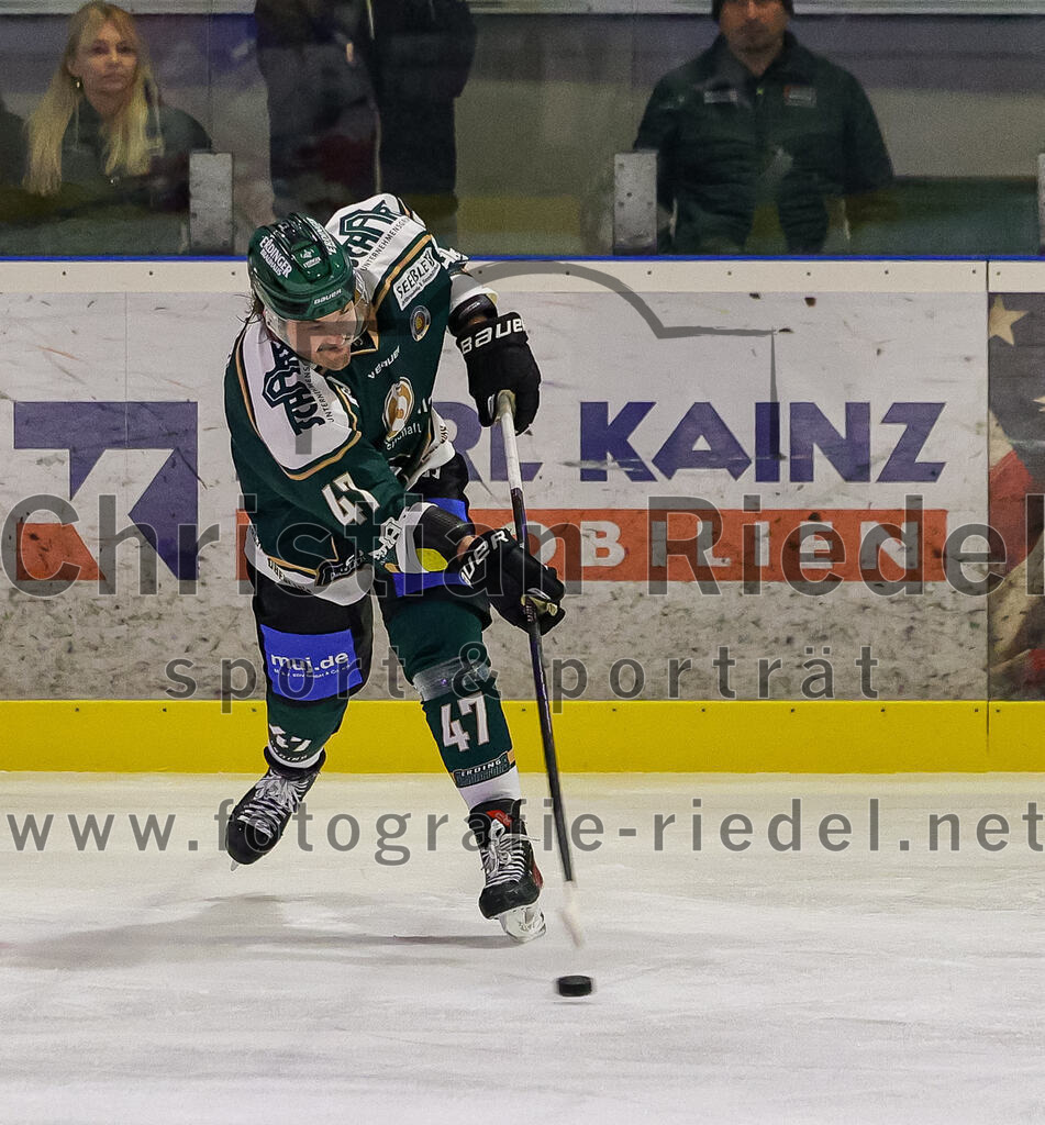 2025-11-30_133_TSV_Erding_gegen_EC_Peiting | Erding, Deutschland, 30.11.2025:Eishockey, Oberliga Süd 2025 / 2026, 22. Spieltag, TSV Erding gegen EC Peiting, Endergebnis: 5:1Marco Pfleger (Erding Gladiators, #47)Foto: Christian Riedel / fotografie-riedel.net