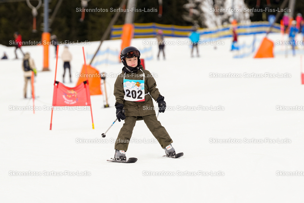 SRF_02.01.2026_0256 | Skirennfotos,Serfaus,Fiss,Ladis,Kinderskirennen,Winter,Tirol,Oberland,skirace,SFL,feelfree,weil wir's genießen,ski,Ski,skifahren,Sonnenplateau, - Realisiert mit Pictrs.com