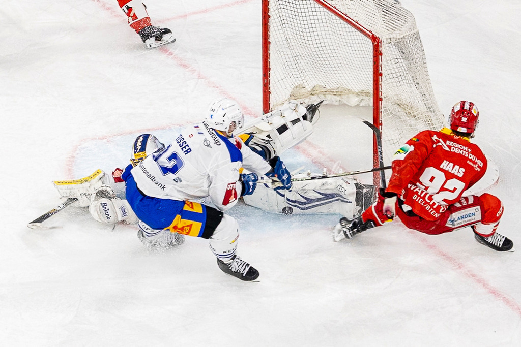 EHCB vs EVZ 20260227_WB-6975 | Sportbilder, Sportfotograf, Hochzeits- und Eventfotografin, Flugshows, Portraits und Tiershooting, Aviation, Downhill, Nationalleague, Swissleague, International
