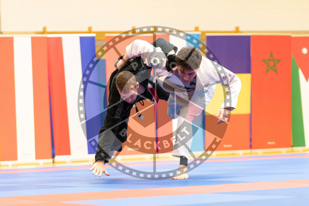 20231118PBB10974 | Fighters compete during the AJP Tour 600 Frankfurt Championship in Frankfurt/Main, Germany, on November 18, 2023.