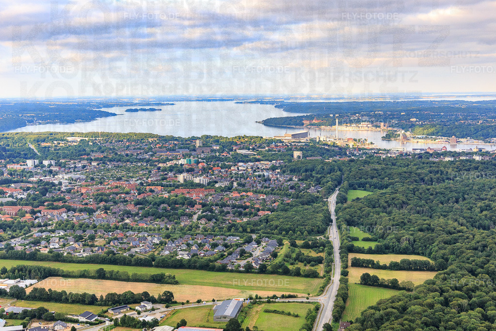 Harrisleer-Umgehung bis zur Förde | Luftbild: Harrisleer-Umgehung bis zur Förde in Flensburg im Bundesland Schleswig-Holstein in Deutschland. Foto: IMG_127715.jpg vom 23.07.2021 durch Werner Riehm/FLY-FOTO.de - Realisiert mit Pictrs.com